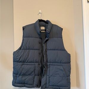 GAP Men's Navy Quilted Vest